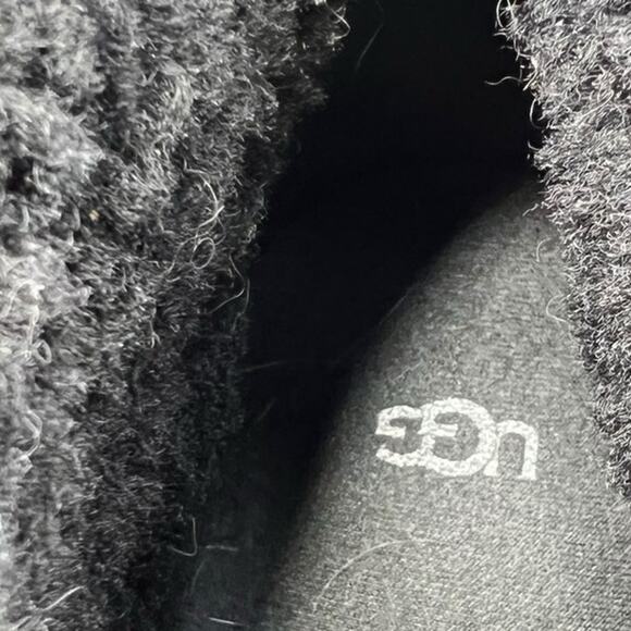 UGG Women’s Alameda Black Mini Slip On Sneaker Boot Size US 7.5 - Picture 10 of 11